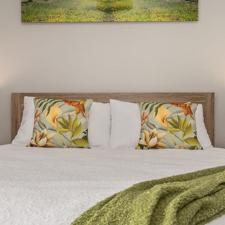 The Wellington Bed And Breakfast Longford Bagian luar foto